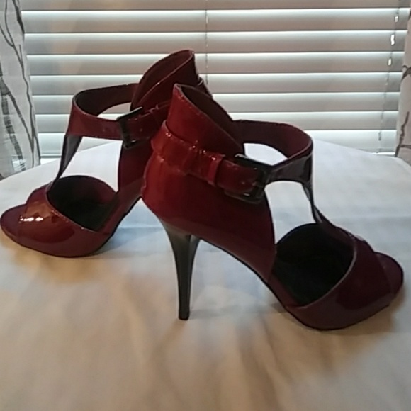Ladies heels - Picture 3 of 4